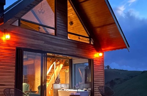Campos do Jordao Cabin | Mountain Retreat with Hydromassage & Breathtaking Views