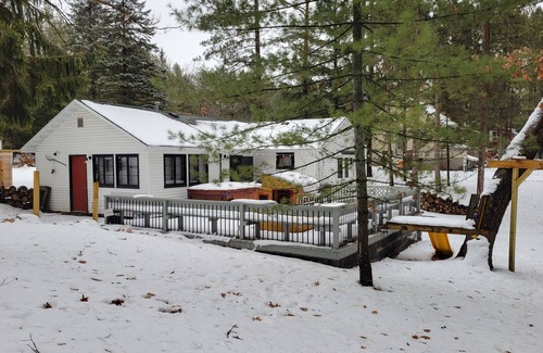 Coloma Cabin | Relaxing Lake Access Cabin with Spa and Pet-Friendly Amenities