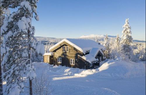 Trysil House | Cozy Cabin with Sauna and Oceanfront Views in Trysil