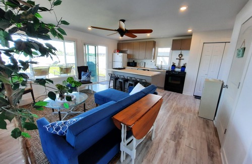 Isanti Cabin | Escape to a Cabin Retreat with Pool and Ocean Views