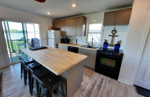Isanti Cabin | Escape to a Cabin Retreat with Pool and Ocean Views