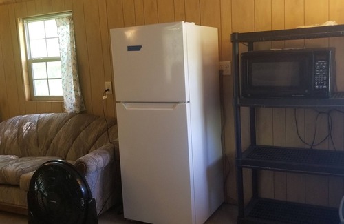 Mount Storm Apartment | Cozy Cabin Z at Abrams Creek: Pet-Friendly and Spa Amenities