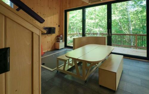 Eastman House | Discover Cabin Zoobox 57: Perfect for Families and Pets