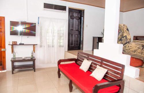 Quepos House | Cozy Cabinas Chinchilla: Pet & Child Friendly Retreat