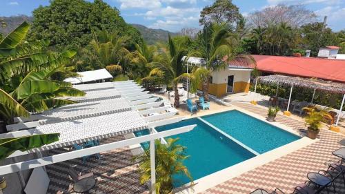 Puerto Carrillo Hotel | Relaxing Getaway at Cabinas El Colibri with Pool & Pets