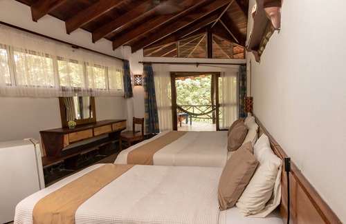 Avellanas Beach Hotel | Discover Cabinas Las Olas: Spa, Restaurant & Family-Friendly