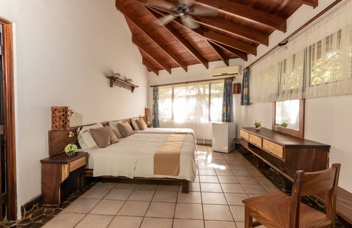 Avellanas Beach Hotel | Discover Cabinas Las Olas: Spa, Restaurant & Family-Friendly
