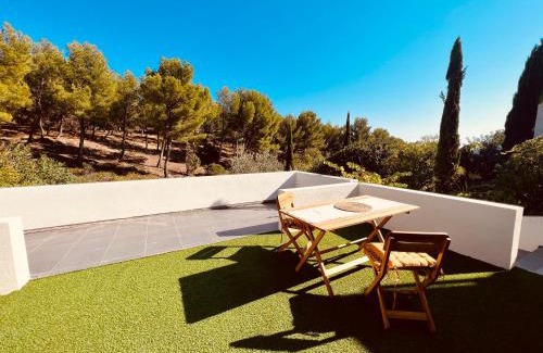 Sausset-les-Pins Apartment | Discover Cabine27: Guest Rated 9.4 with Restaurant Access