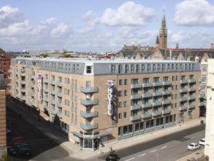 København V Hotel | Discover Comfort at Cabinn City: Wheelchair Accessible Stay