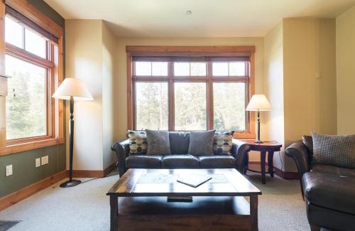 Crooked Pines House | Pet-Friendly Cabins 21: Family Escape with Great Amenities