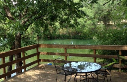 Mertzon Cabin | Cozy Cabins at Spring Creek with Kitchen & Breakfast Included