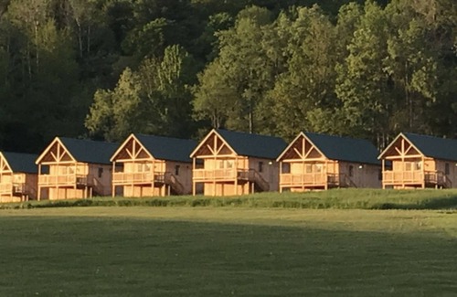 Oneida Cabin | Nature Retreat: Cozy Cabins for Fishing and Hunting Fun
