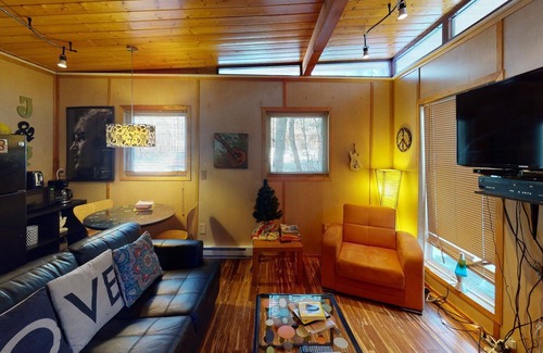 Logan Cabin | Cozy Cabins in Hocking - Experience the Happy Hippie Vibe
