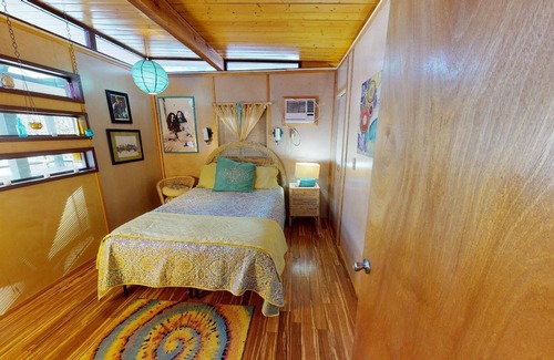 Logan Cabin | Cozy Cabins in Hocking - Experience the Happy Hippie Vibe