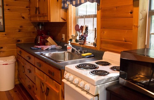 Logan Cabin | Relaxing Retreat at Junebug Cabins in Hocking Hills