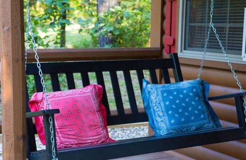 Logan Cabin | Relaxing Retreat at Junebug Cabins in Hocking Hills