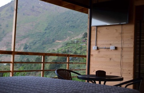 Copacabana House | Cozy Cabins Surrounded by Nature's Beauty for Families