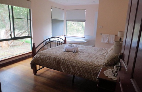 North Walpole Hotel | Enchanting Cabins Amidst 170 Acres of Ancient Forest