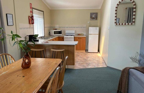 Pokolbin Cottage | Relaxing Twin Trees Country Cottages with Pool & Breakfast