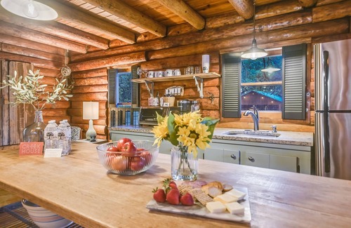 Wimberley Cabin | Highly Rated Cabins on the Square: Creek House with Pool