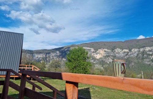 Tsageri House | Cozy Cabins Tvishi Near Khvamli Mountain for Families