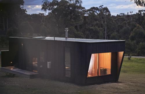 Verdun Cabin | Pet-Friendly CABN Hahndorf: Family Retreat Awaits You