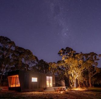 Verdun Cabin | Pet-Friendly CABN Hahndorf: Family Retreat Awaits You