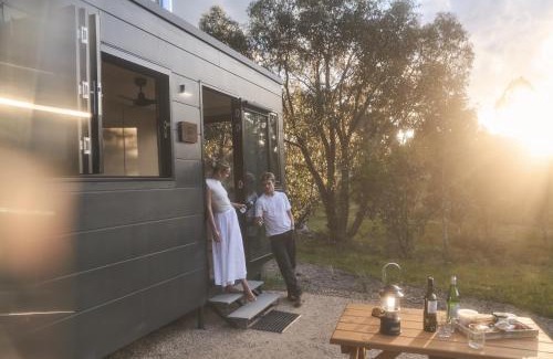Verdun Cabin | Pet-Friendly CABN Hahndorf: Family Retreat Awaits You