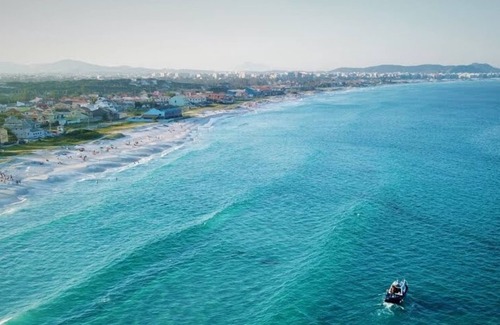 Foguete Apartment | Budget-Friendly Suite 10 in Cabo Frio with Pool & Spa