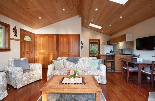 Bowen Island Apartment | Cozy Caboose: Ocean & Mountain Views for Memorable Stays