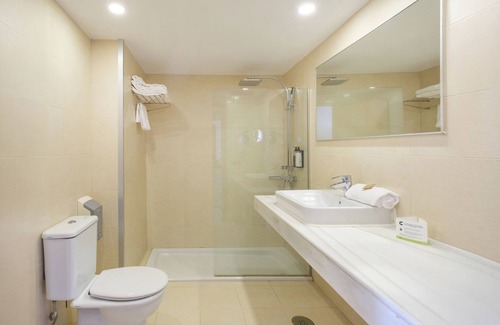 Cala Bona Hotel | Discover Aparthotel Cap de Mar: Ocean View & Spa Retreat