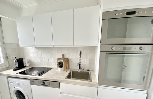 Cabourg Apartment | Beachfront Cabourg: Ocean View Rooms & Pet-Friendly Stays