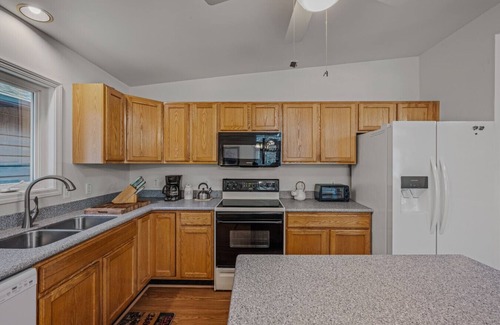 Berkeley Springs House | Unforgettable Cacapon Connected - Ideal Workplace Retreat