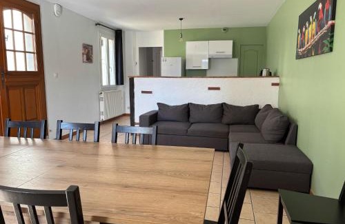 Saint-Aignan House | Family-Friendly Cacatoès: Pet and Child Friendly Retreat