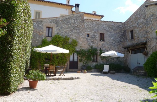 Spoleto Apartment | Elegant Cacciarella Apartment with Pool & Ocean View