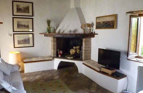 Spoleto Apartment | Elegant Cacciarella Apartment with Pool & Ocean View