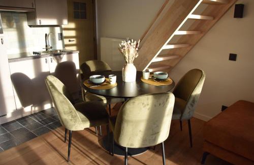 Zulte House | Guest Favorite: CaCeLe Raveelzicht with Hot Tub & Dining