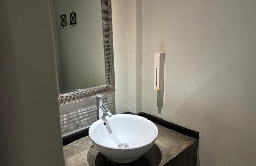 Thanon Phetchaburi Hotel | Family-Friendly Cacha Hotel: Great Reviews Await You