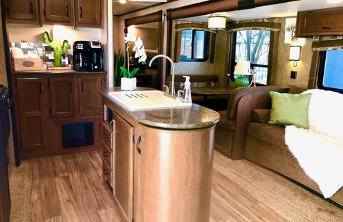 Pedernales Bend House | Cactus Camper: Lake Views & Pool, Guest Rated 9.8/10