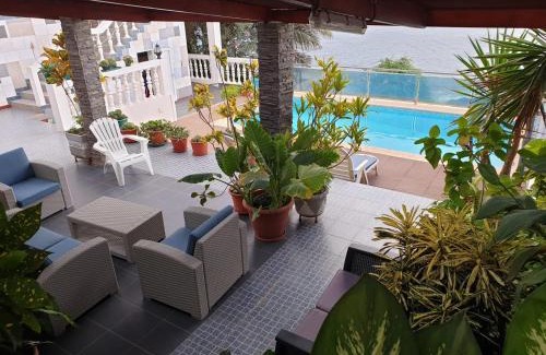 Cidade Velha House | Cozy Cactus Guest House with Pool and Ocean View