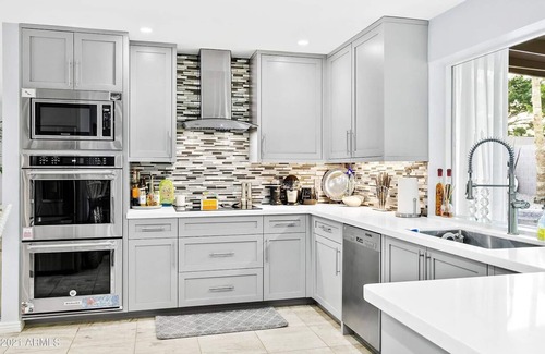 Shea Heights House | Indulge at Cactus Manor: Heated Pool & Putting Green!