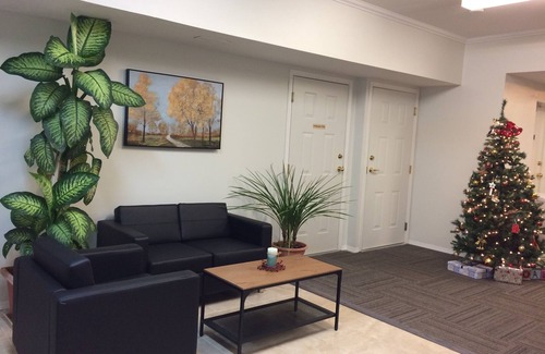 Okanagan-Similkameen Hotel | Explore Cactus Tree Inn: Eco-Friendly Stay with Pool Access
