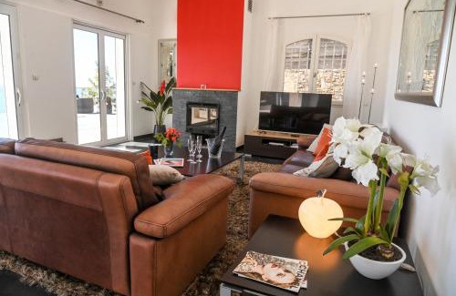 Le Rayol Villa | Elegant Cactus Villa: Pool, Ocean View & Game Room Retreat