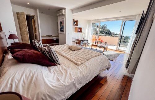 Le Rayol Villa | Elegant Cactus Villa: Pool, Ocean View & Game Room Retreat