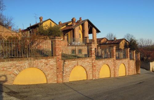 Guarene House | Family-Friendly Retreat at Cad'Teresot with Breakfast Included