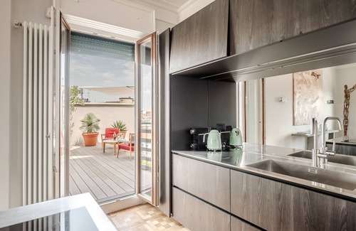 Porta Venezia Apartment | Discover Cadamosto Art Penthouse: Rooftop Retreat Awaits