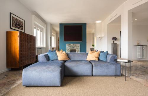 Porta Venezia Apartment | Elegant Cadamosto Art Penthouse with Terrace for Families