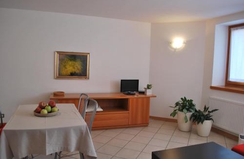 Castel Condino Apartment | Pet-Friendly Cadari' Appartamenti - Rated 10/10 by Guests