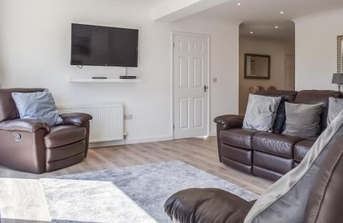 Carlyon Bay House | Pet-Friendly Retreat: Caddie - Uk11038 with 9/10 Rating
