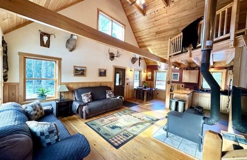 The Forks House | Pet-Friendly Caddis Ridge Camp in West Forks Awaits You
